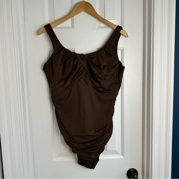 Lands' End Women's SlenderSuit Carmela One Piece Swimsuit EUC - Picture 3 of 5